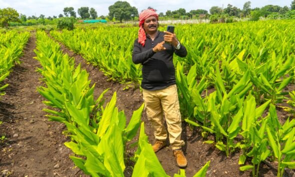 ಭಾರತ್-ವಿಸ್ತಾರ್ ಎಐ ಸಾಧನ ಬಳಸಿ ಕೃಷಿ ಮಾಹಿತಿ ಪಡೆಯುತ್ತಿರುವ ರೈತ