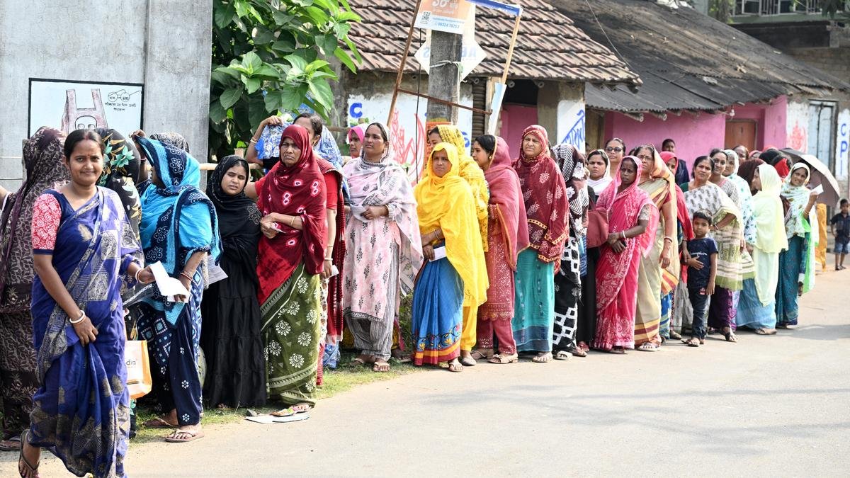 West Bengal Assembly Elections 2026 Phase 1 voters queue live updates voter turnout